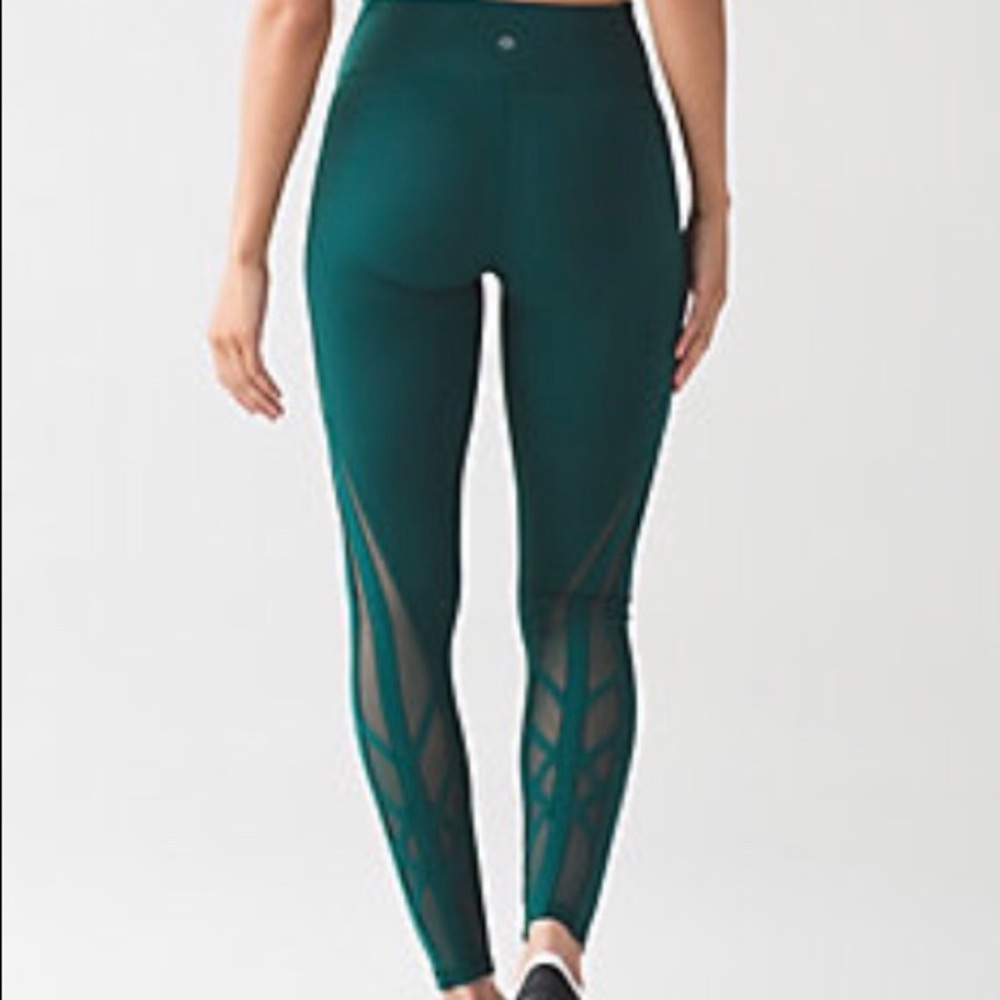 EUC Lululemon Essential Rhythm mid-waist, Sz 4